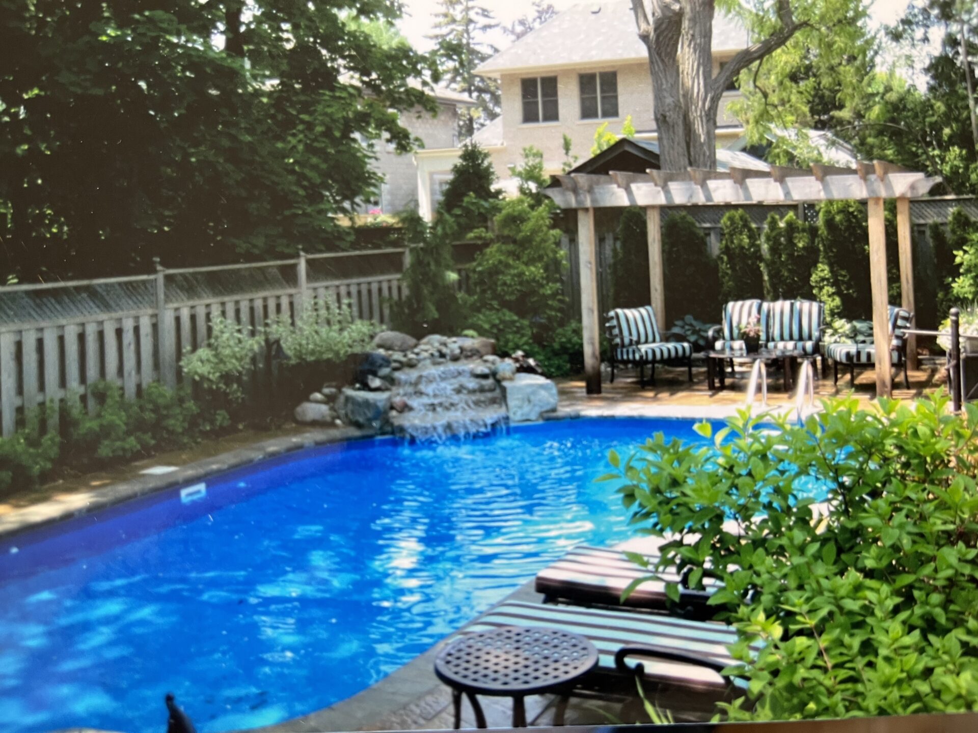 Installed pool with a waterfall in Oakville, ON